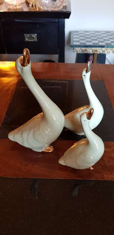 Vintage porcelain swans X 3