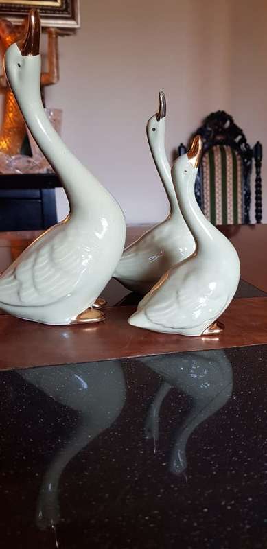 Vintage porcelain swans X 3