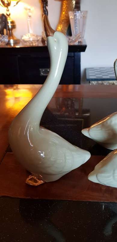 Vintage porcelain swans X 3
