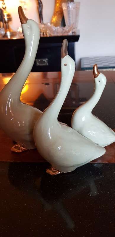 Vintage porcelain swans X 3