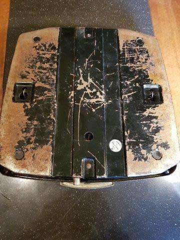 Antique/Vintage Bathroom Scale Working. Marked in lbs. 26 X 26 cm