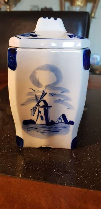 Hand Painted Hallmarked Delft Lidded Square Pot 15 cm Tall