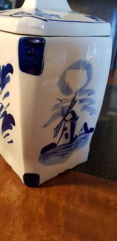 Hand Painted Hallmarked Delft Lidded Square Pot 15 cm Tall