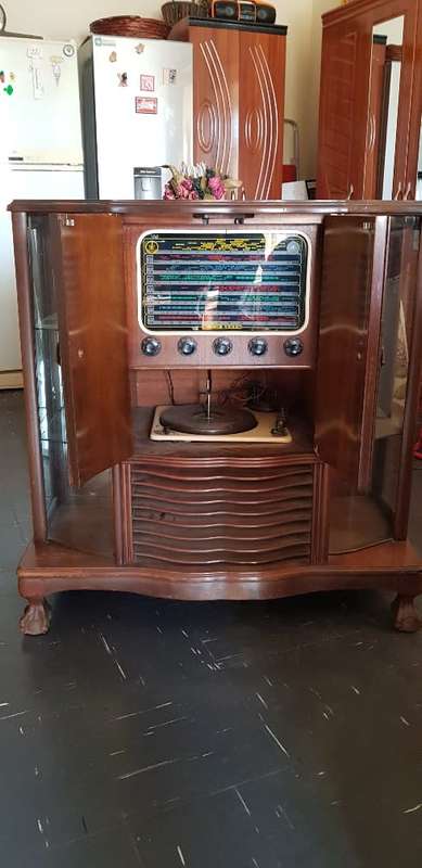 Vintage Garrad Cabinet Radio