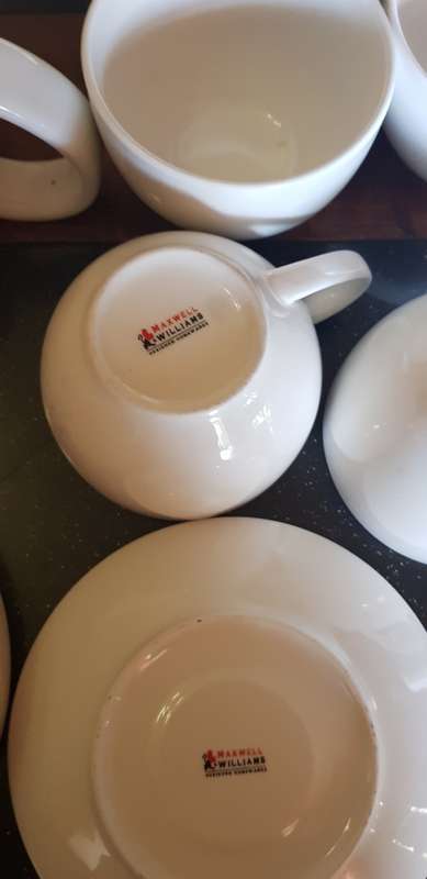 41 Piece Maxwell Williams dinner and tea/coffee set plus extra Tea/Coffee pot