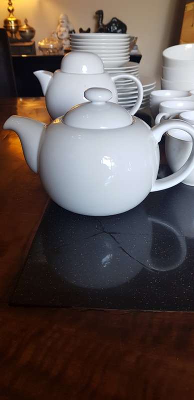 41 Piece Maxwell Williams dinner and tea/coffee set plus extra Tea/Coffee pot