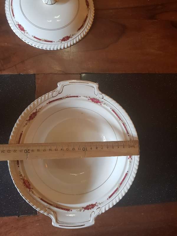 Old English Johnson Bros Lidded Soup Tureen