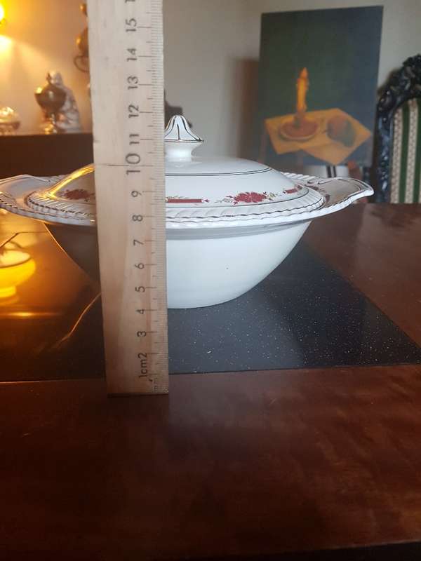 Old English Johnson Bros Lidded Soup Tureen