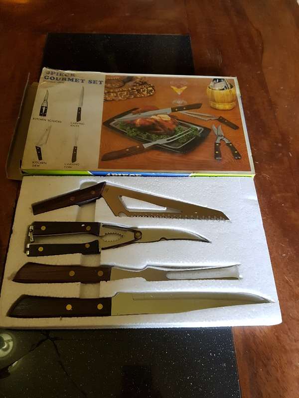 FREE SHIPPING!!!  Vintage 4 Piece Japanese Knife Set.