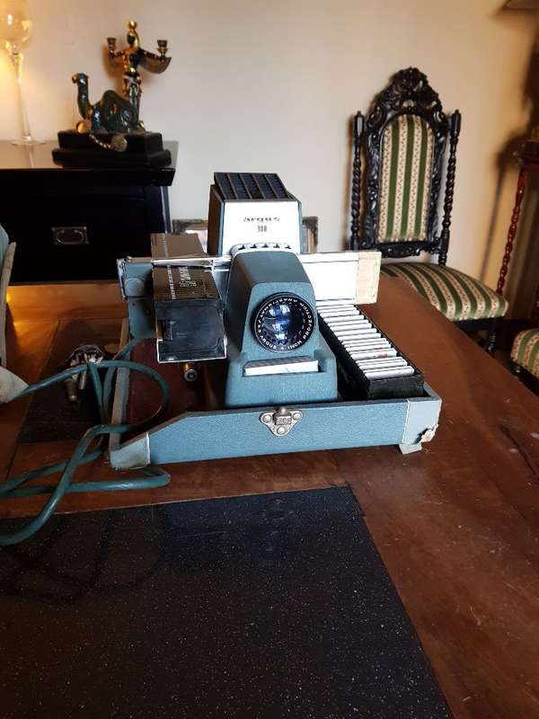 Vintage Argus 300 Han-O-Matic 4 Inch Projector