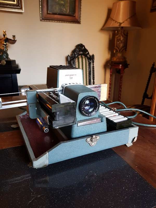 Vintage Argus 300 Han-O-Matic 4 Inch Projector