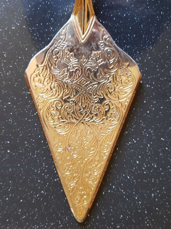 Beautiful Vintage 24K Gold Plated Cake Lifter