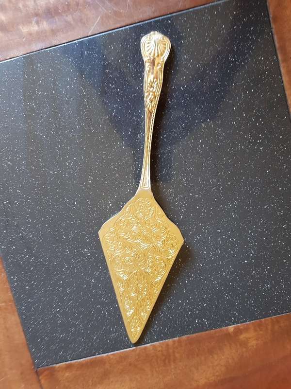 Beautiful Vintage 24K Gold Plated Cake Lifter
