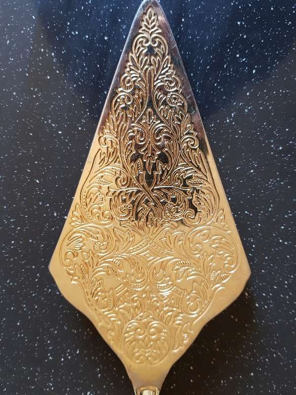 Beautiful Vintage 24K Gold Plated Cake Lifter