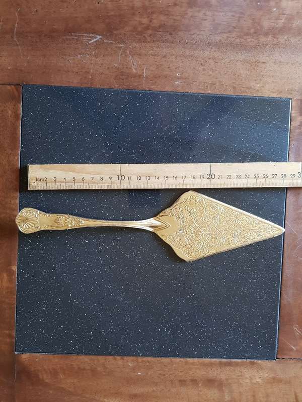 Beautiful Vintage 24K Gold Plated Cake Lifter