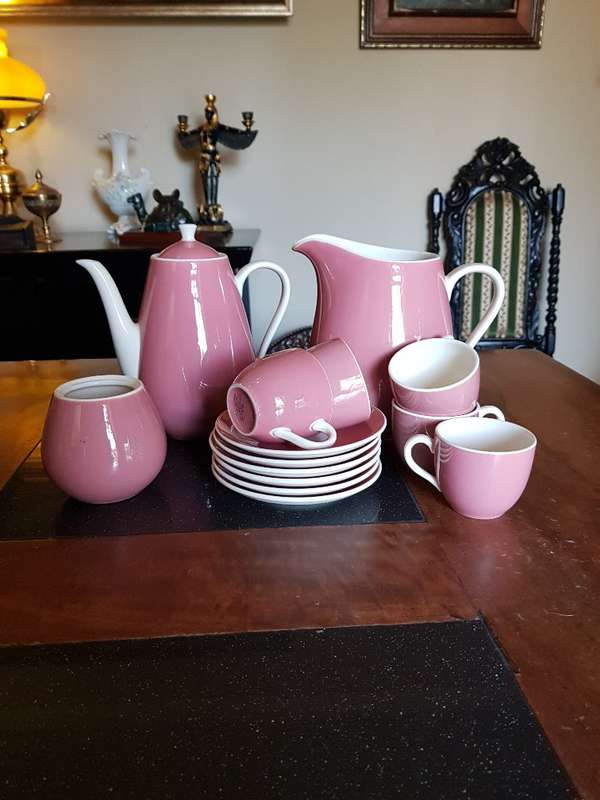 Stunning & Rare Vintage  Wileroy & Bosch Premuim Porcelain Set. Marked