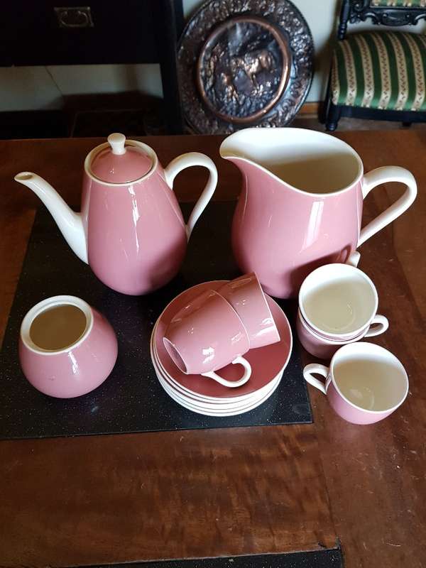 Stunning & Rare Vintage  Wileroy & Bosch Premuim Porcelain Set. Marked
