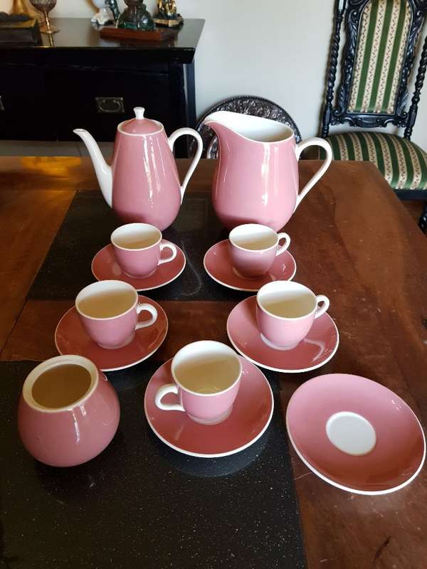 Stunning & Rare Vintage  Wileroy & Bosch Premuim Porcelain Set. Marked