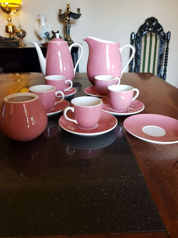 Stunning & Rare Vintage  Wileroy & Bosch Premuim Porcelain Set. Marked