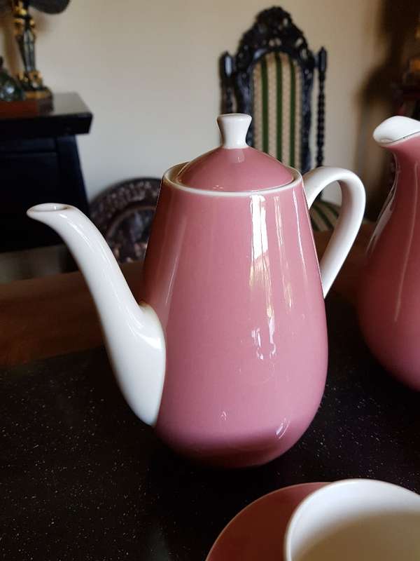 Stunning & Rare Vintage  Wileroy & Bosch Premuim Porcelain Set. Marked