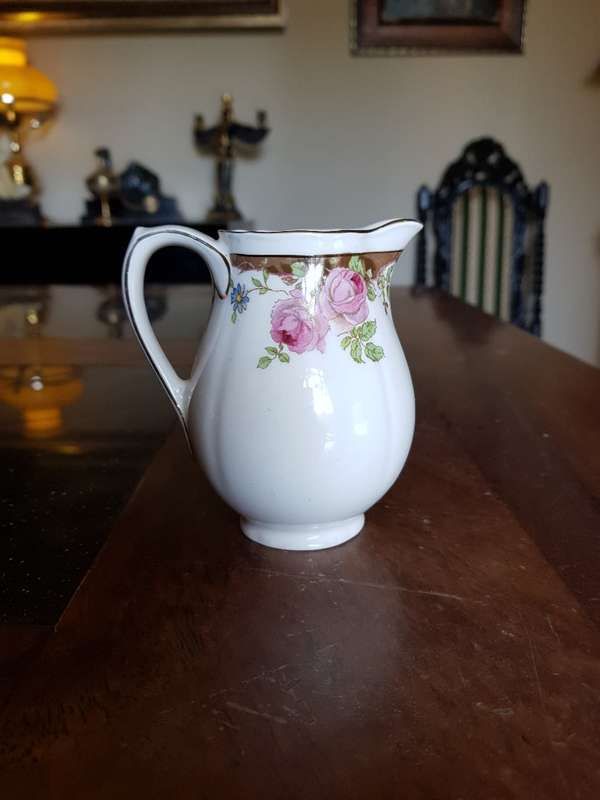 Beautiful Vintage Royal Doulton's English Rose Milk Jug. Marked D6071