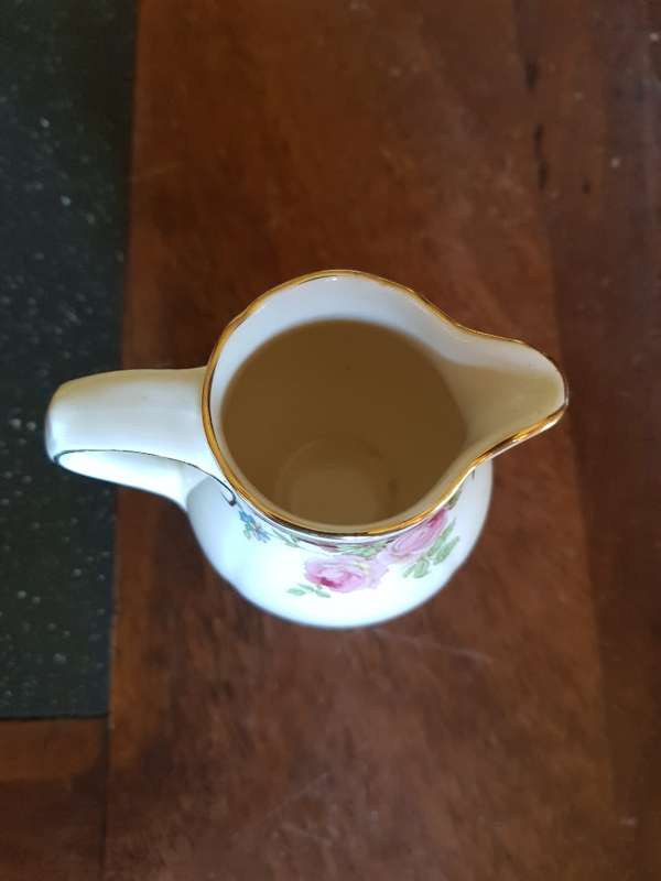 Beautiful Vintage Royal Doulton's English Rose Milk Jug. Marked D6071