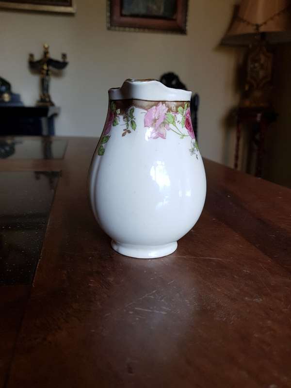 Beautiful Vintage Royal Doulton's English Rose Milk Jug. Marked D6071