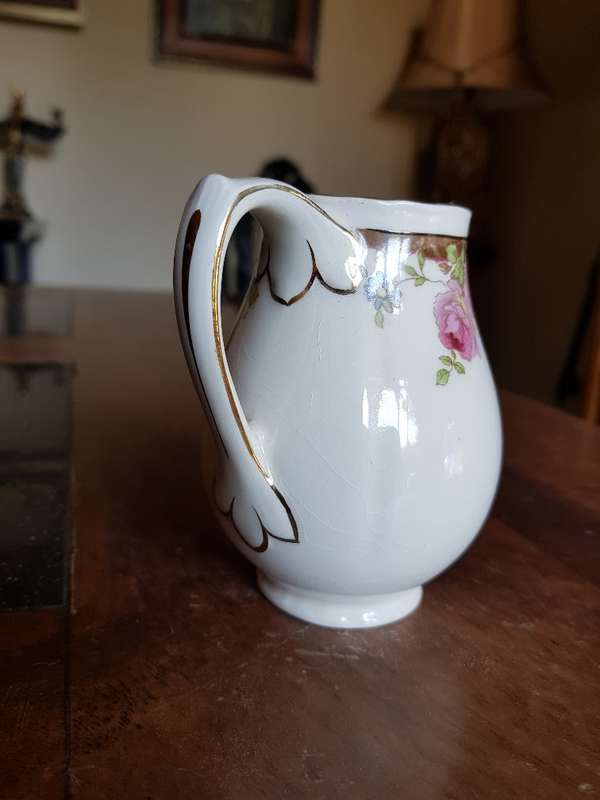 Beautiful Vintage Royal Doulton's English Rose Milk Jug. Marked D6071