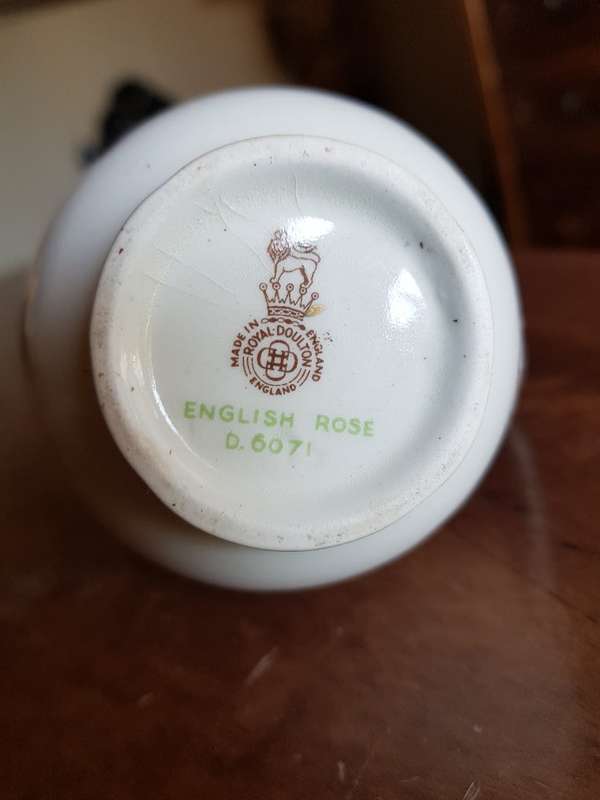 Beautiful Vintage Royal Doulton's English Rose Milk Jug. Marked D6071