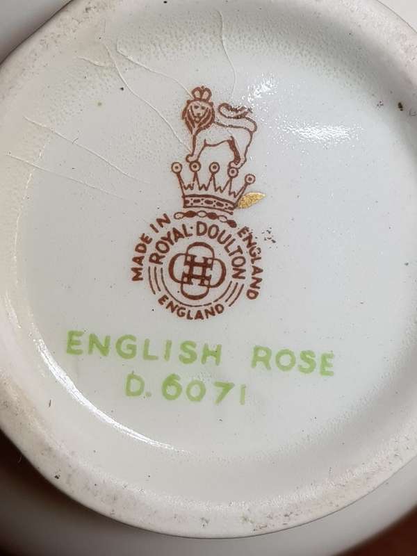 Beautiful Vintage Royal Doulton's English Rose Milk Jug. Marked D6071