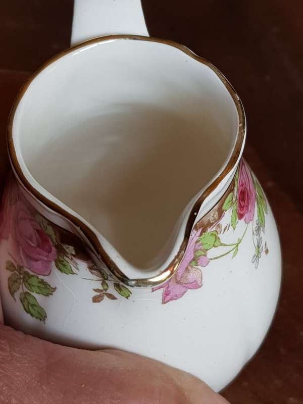 Beautiful Vintage Royal Doulton's English Rose Milk Jug. Marked D6071