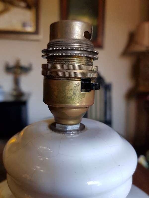 Stunning Vintage Porcelain Lamp. Working