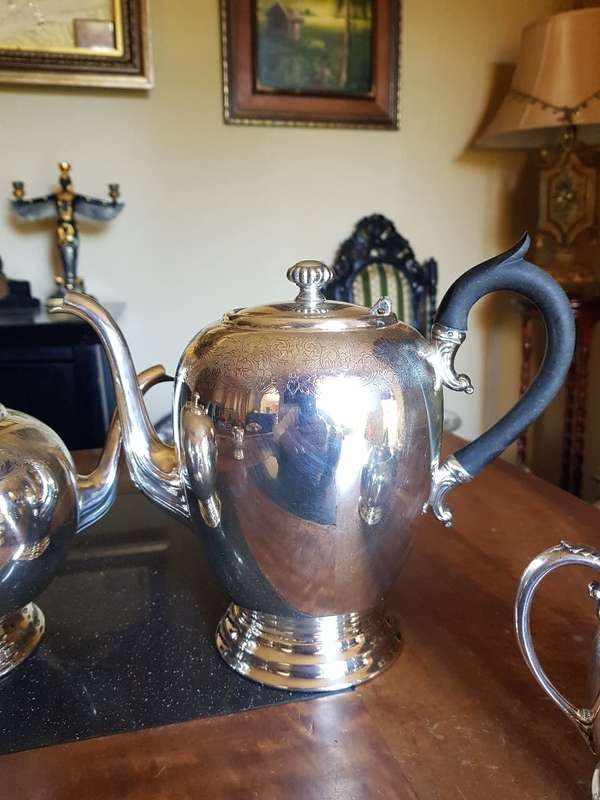 Beautiful W.M Rogers Hamilton Ontario. 1006. Marked