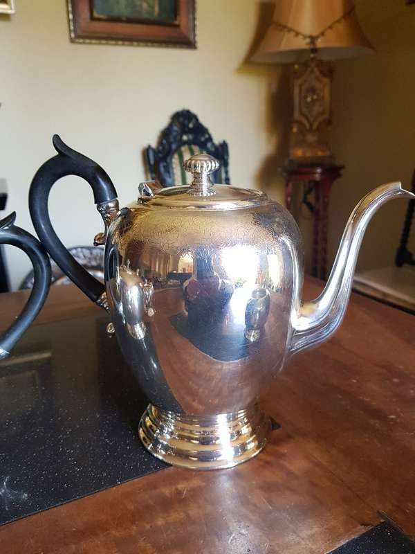 Beautiful W.M Rogers Hamilton Ontario. 1006. Marked