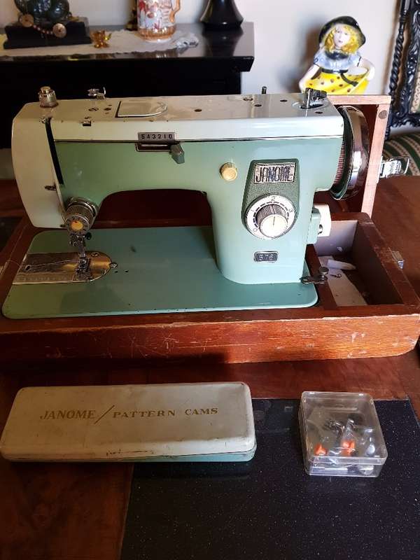 Vintage Janome 576 Sewing Machine Plus Carry Case