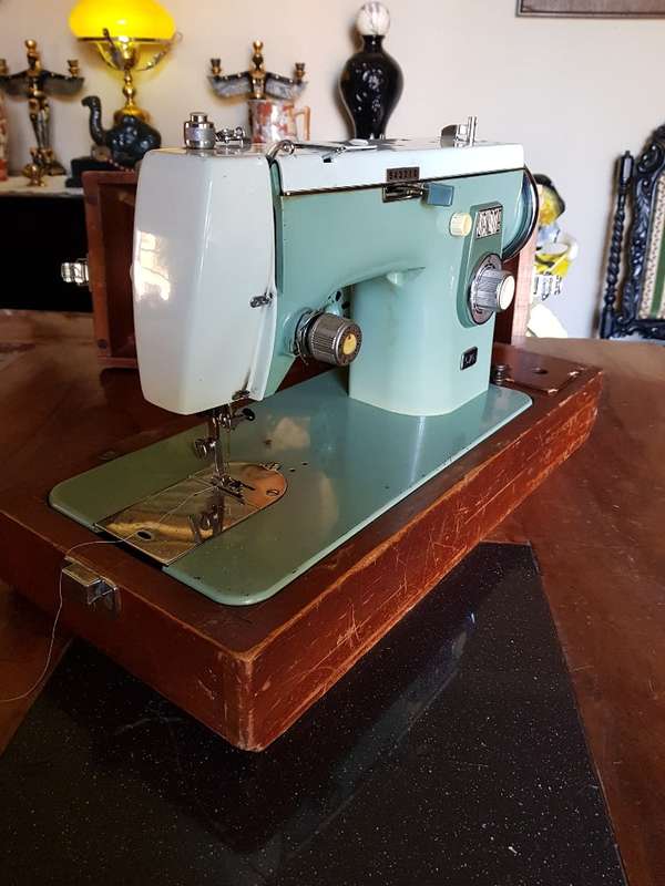 Vintage Janome 576 Sewing Machine Plus Carry Case