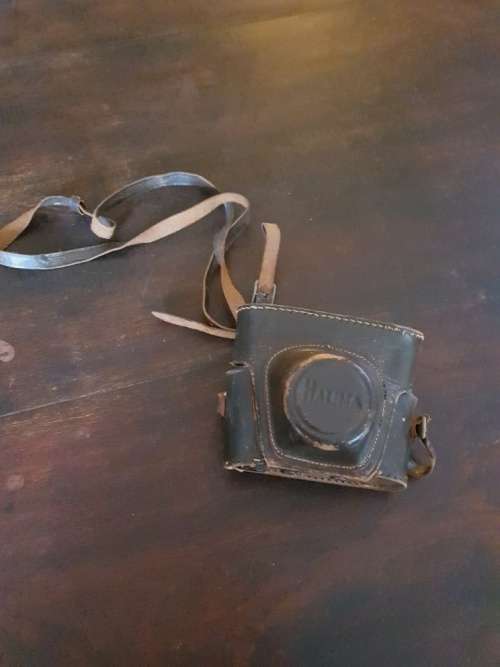 FREE SHIPPING!!!  Beautiful Vintage Halina Rolls Camera.