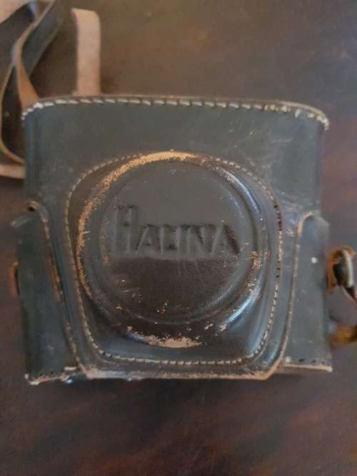 FREE SHIPPING!!!  Beautiful Vintage Halina Rolls Camera.