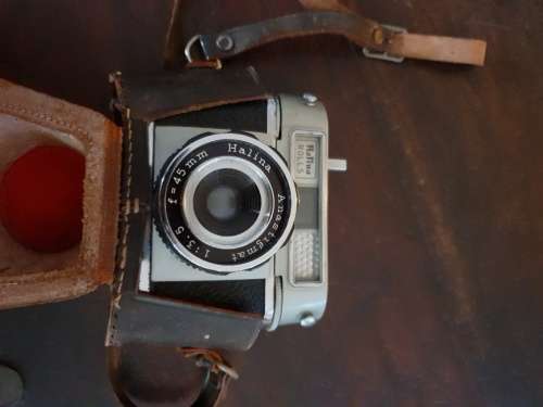 FREE SHIPPING!!!  Beautiful Vintage Halina Rolls Camera.