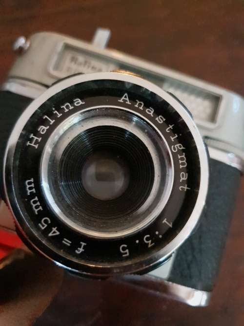 FREE SHIPPING!!!  Beautiful Vintage Halina Rolls Camera.