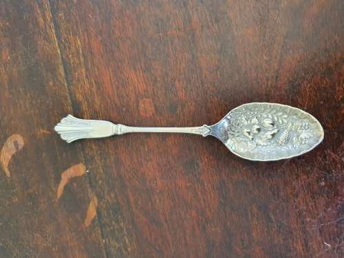 FREE SHIPPING!!!  Beautiful Ornate Vintage Spoon