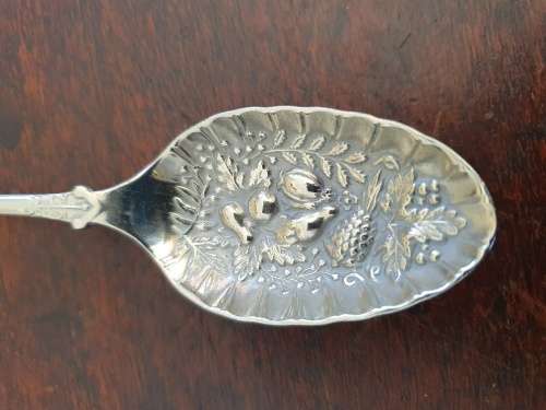 FREE SHIPPING!!!  Beautiful Ornate Vintage Spoon
