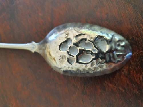 FREE SHIPPING!!!  Beautiful Ornate Vintage Spoon
