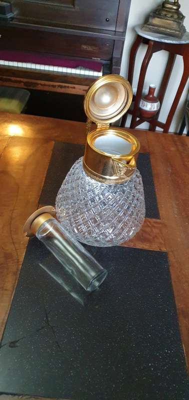 Absolutely Stunning Vintage Italian Hand Made Metastil Crystal Decanter 27cm Tall