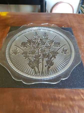 Stunning and large Serving Dish 29cm
