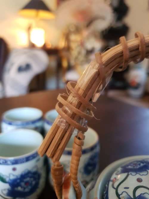 Beautiful Chinese Tea Pot and 4 Cups.