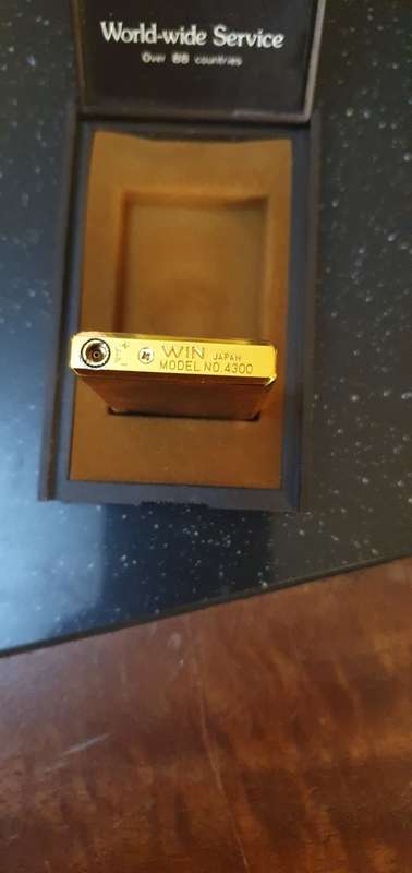 Beautiful Win Lighter in Case. Working!!!