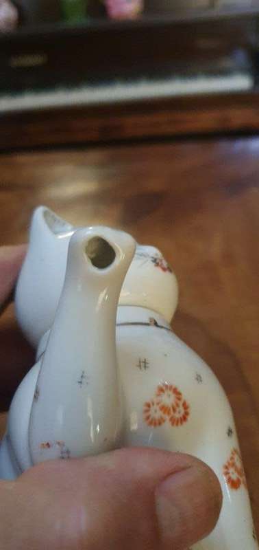 *Stunning Porcelain Cat Motif Tea Pot*