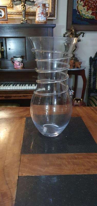 Beautiful and Tall 39cm Art Glass Vase.