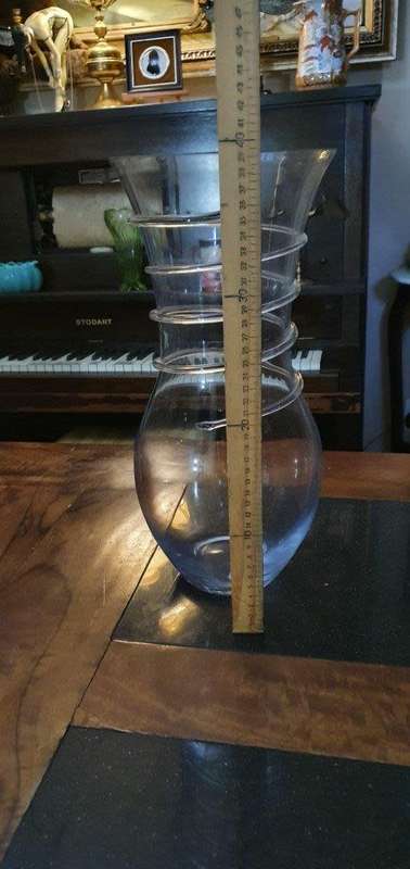 Beautiful and Tall 39cm Art Glass Vase.